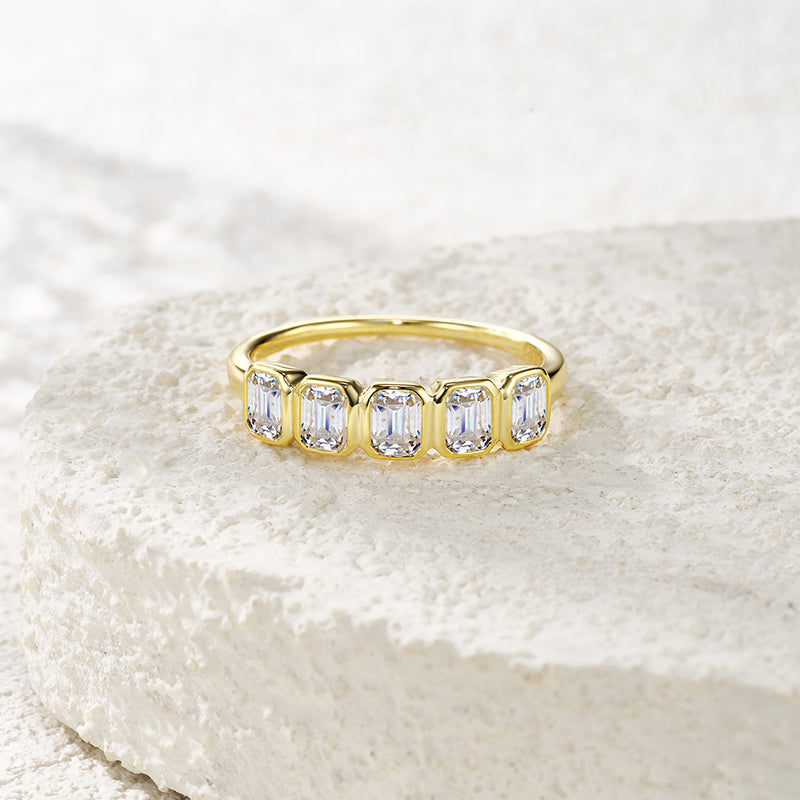 Manar Moissanite Ring